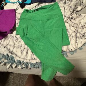 - Beyond yoga full length size small leggings!! Hardly worn, excellent con…